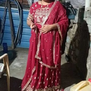 Red &amp; Gold Embroidered Salwar Kameez
