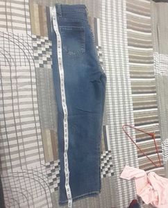 on sale !!! cute crop top and jeans