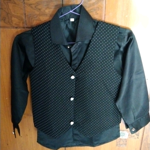 twice worn 5 piece suit for 4 year old boy