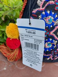Embroidered Siling Bag With Tassels