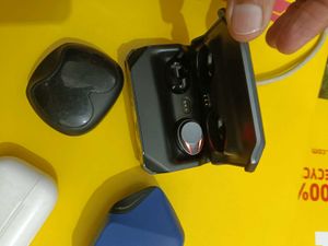 pack of 4 gaming earbuds all are perfect peace