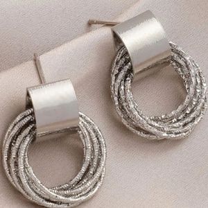 Set of THREE KOREAN EARRINGS🤩