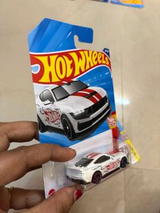 Hot Wheels Ford Mustang &amp; McLaren F1