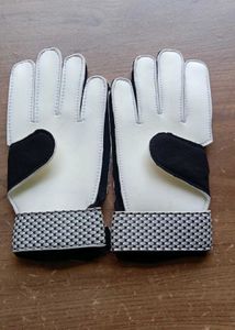 Nivia Goal Keeper Gloves