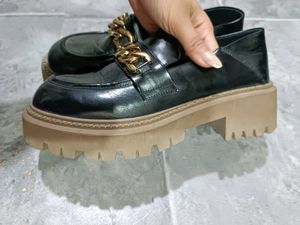 Charm Ninety-Nine Chain Loafers