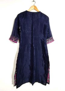 Navy Blue Floral Print Kurta (Women&#39;s)
