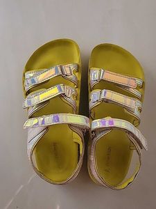 Cute girl&#39;s Sandals