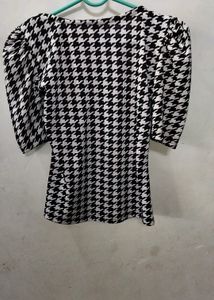 Beautiful Puffy Sleeve Top 😍