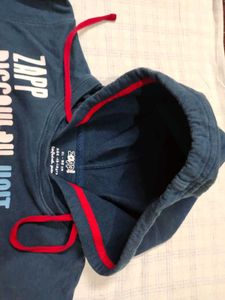 Hoodie Tshirt.