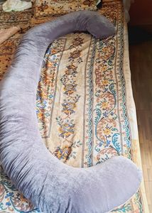 Maternity Pillow C Shaped Washable. Likely New, Us