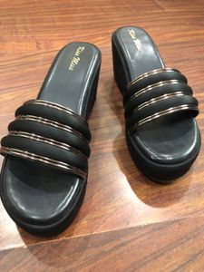 Chic Black Wedges Size UK4