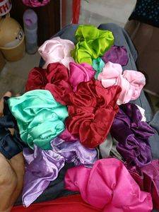 19 Scrunchies 🥴