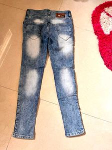 Triple Button High-Waist Jeans