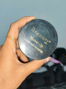Huda Beauty Girl Compact Powder