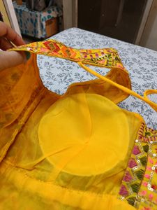 Blouse ( Paded) .. Sleeves Attached On It