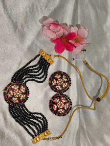 Chocker Necklace Set with Matching Earrings!