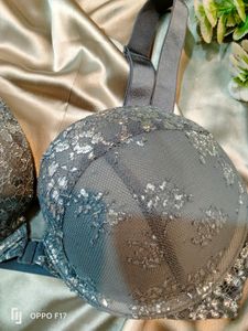 🌸Victoria&#39;s Secret Gray Bra 🌸