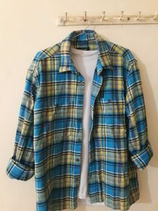 &#34;Checkered Charm: The Ultimate Casual Shirt&#34;