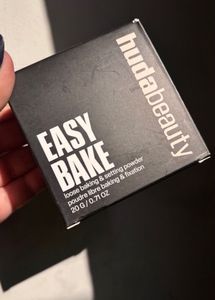 Huda beauty Easy Bake Loose Setting Powder