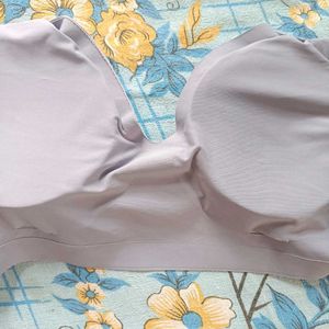 Nautica&#39;s seamless bra with lace details 34B🪻