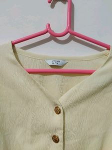 High Quality Creamy Tops
