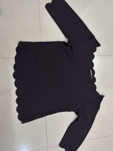 Scallop Trim Black Top