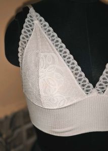 SizeS/M 🎁Buy 2 Get 1 Free 🎁White Lace Bralette