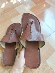 Metro Men Leather Chappal 🚇