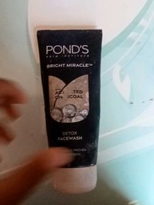Pond&#39;s Detox Facewash