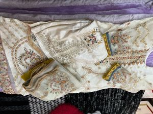 new trending pakistani suit