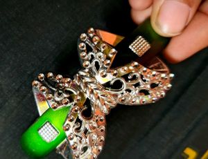 A set of two hair 🖇️clips 💫🦋