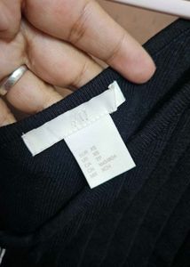 H &amp; M Black Zipper Crop Top