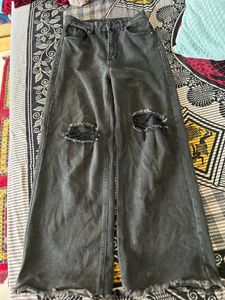 SALE ‼️‼️‼️‼️‼️‼️‼️‼️Urbanic Black Wide Leg Jean