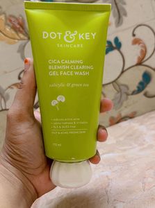 Dot &amp; Key Face Wash