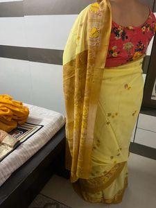 Saree With Unstitched Blouse Piece