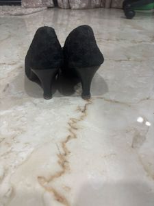 Used Black Heels Size 3 In Good Condition