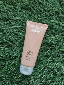 Nykaa Love Struck  Body Lotion