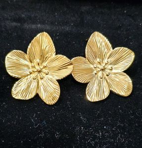 Anti-tarnish Flower Earrings