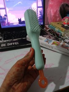 Self Cleaning+Styling Comb (Trending)