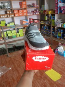 Stylish Grey Swistar Sneakers