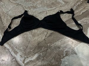 Size32,34c Combo Of  7 Bras(4 Black, 3 Colored)