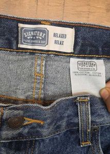 Signature Levi&#39;s Jeans