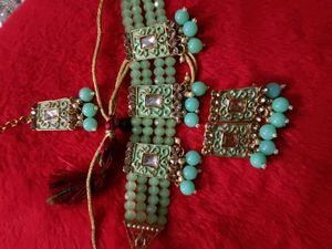 Elegant Green Earrings