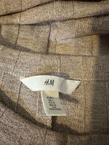 H&amp;M Ribbed Knit Top Size L With A Precious Freebie
