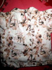 😩💗Floral Eyelet Korean Top with Peter Pan Collar