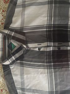 Men&#39;s Plaid Button-Down Shirt