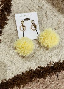Thread pom pom earring