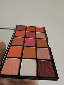 MakeupRevolution Eyeshadow Palatte