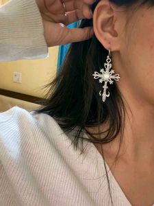 Cross single stone earrings,