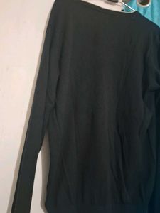 Men&#39;s Black V-Neck Sweater